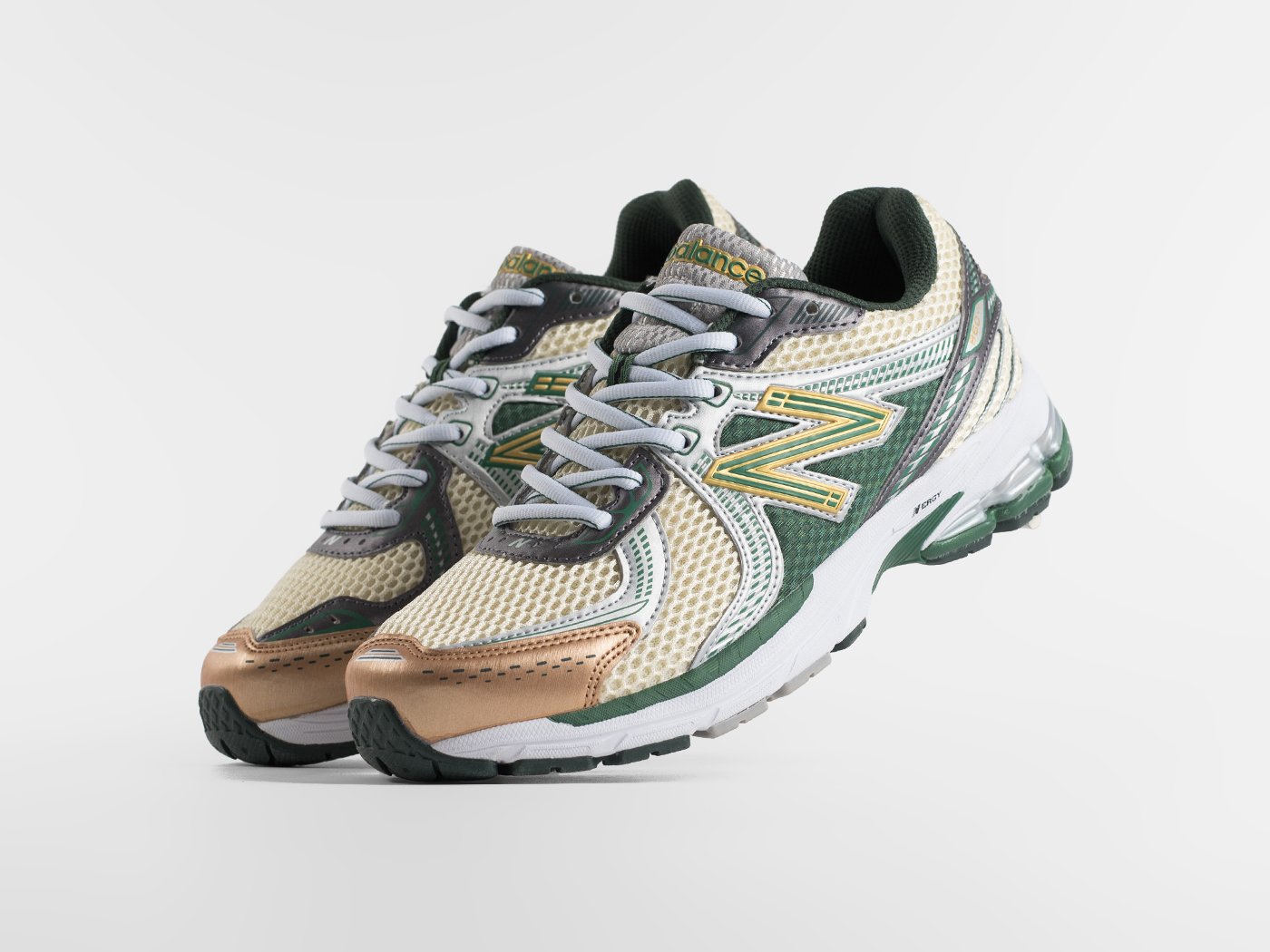Кроссовки New Balance 860v2