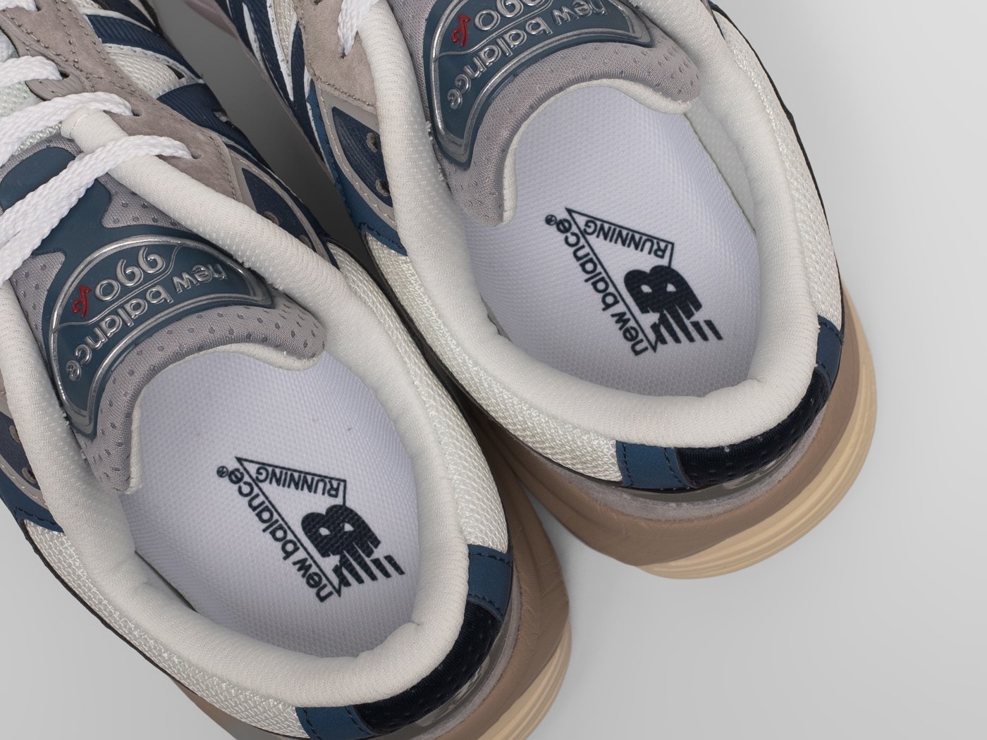 Кроссовки New Balance 990 v6