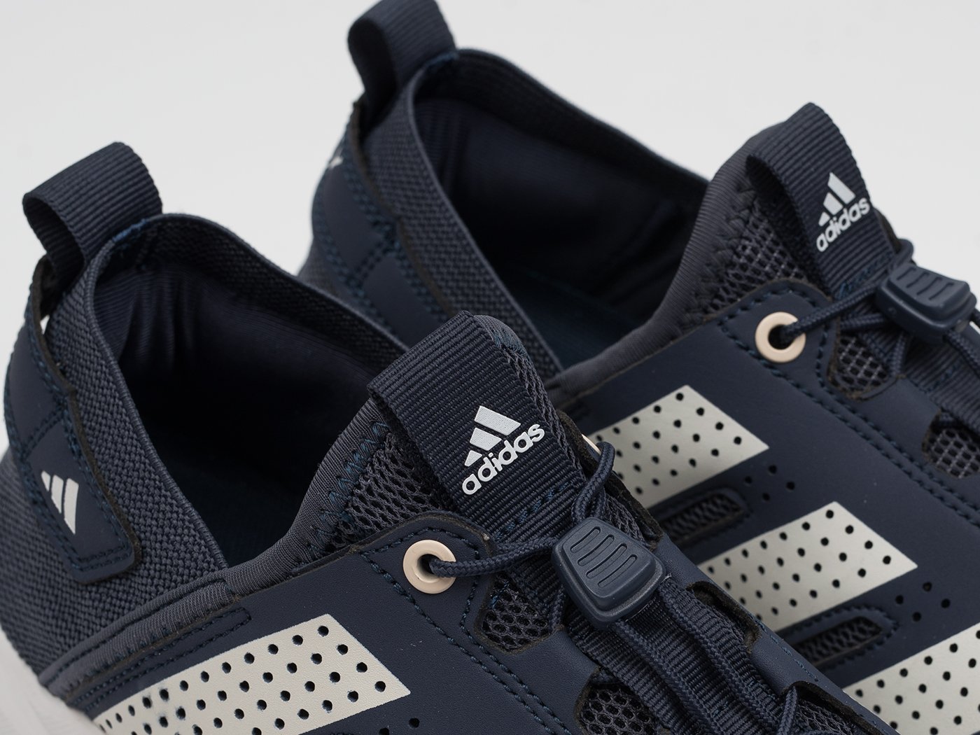 Кроссовки Adidas Daroga 25
