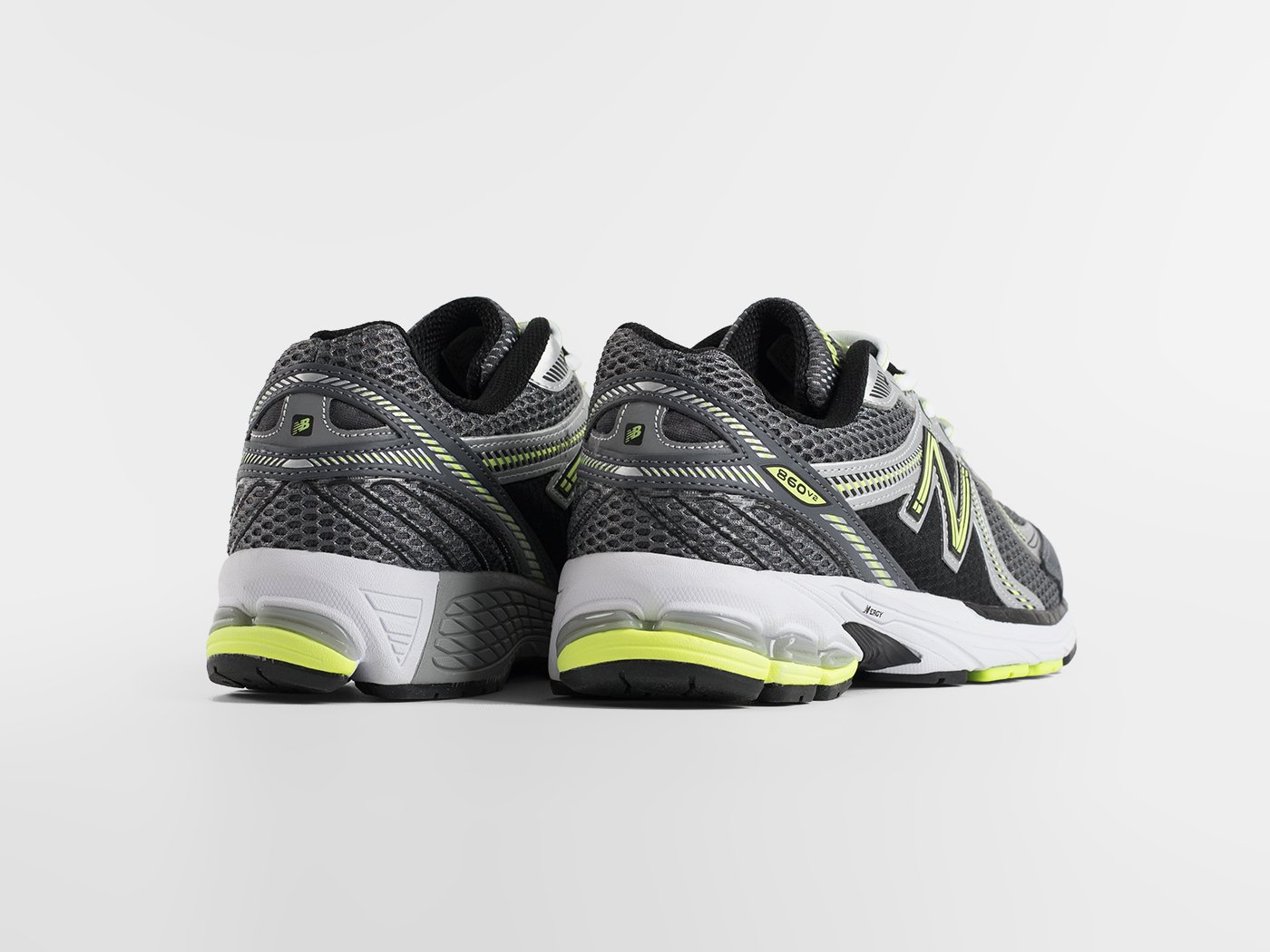 Кроссовки New Balance 860v2