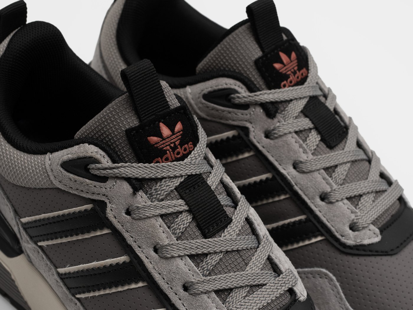 Кроссовки Adidas Retropy F2
