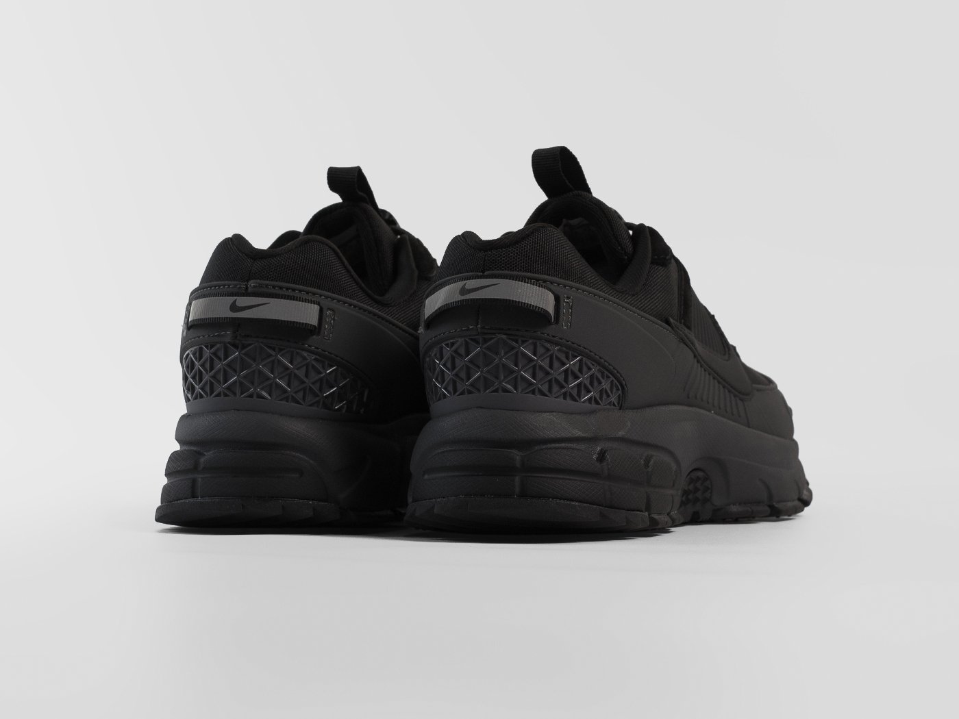 Кроссовки Nike Zoom Vomero 5 Roam