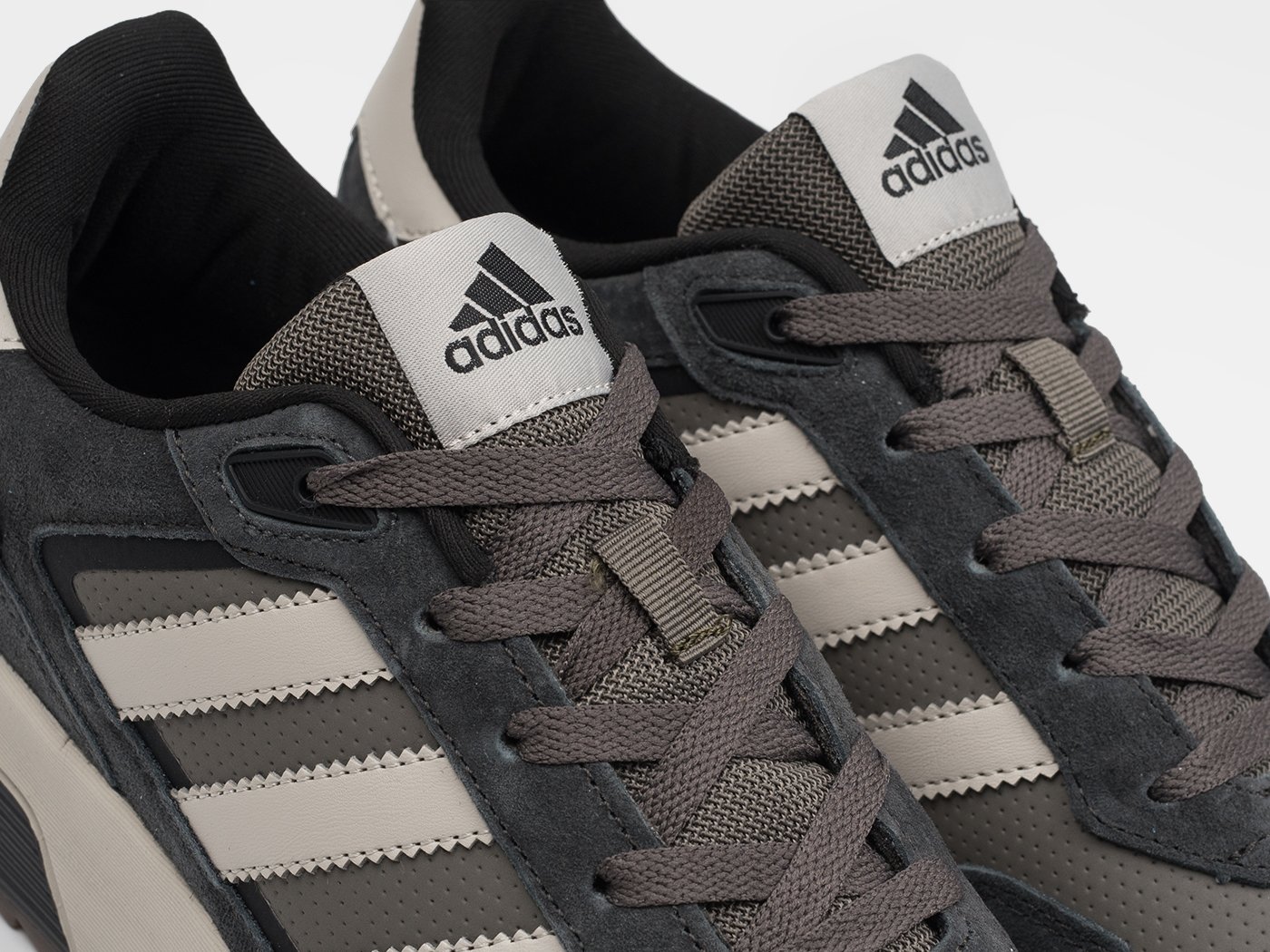 Кроссовки Adidas