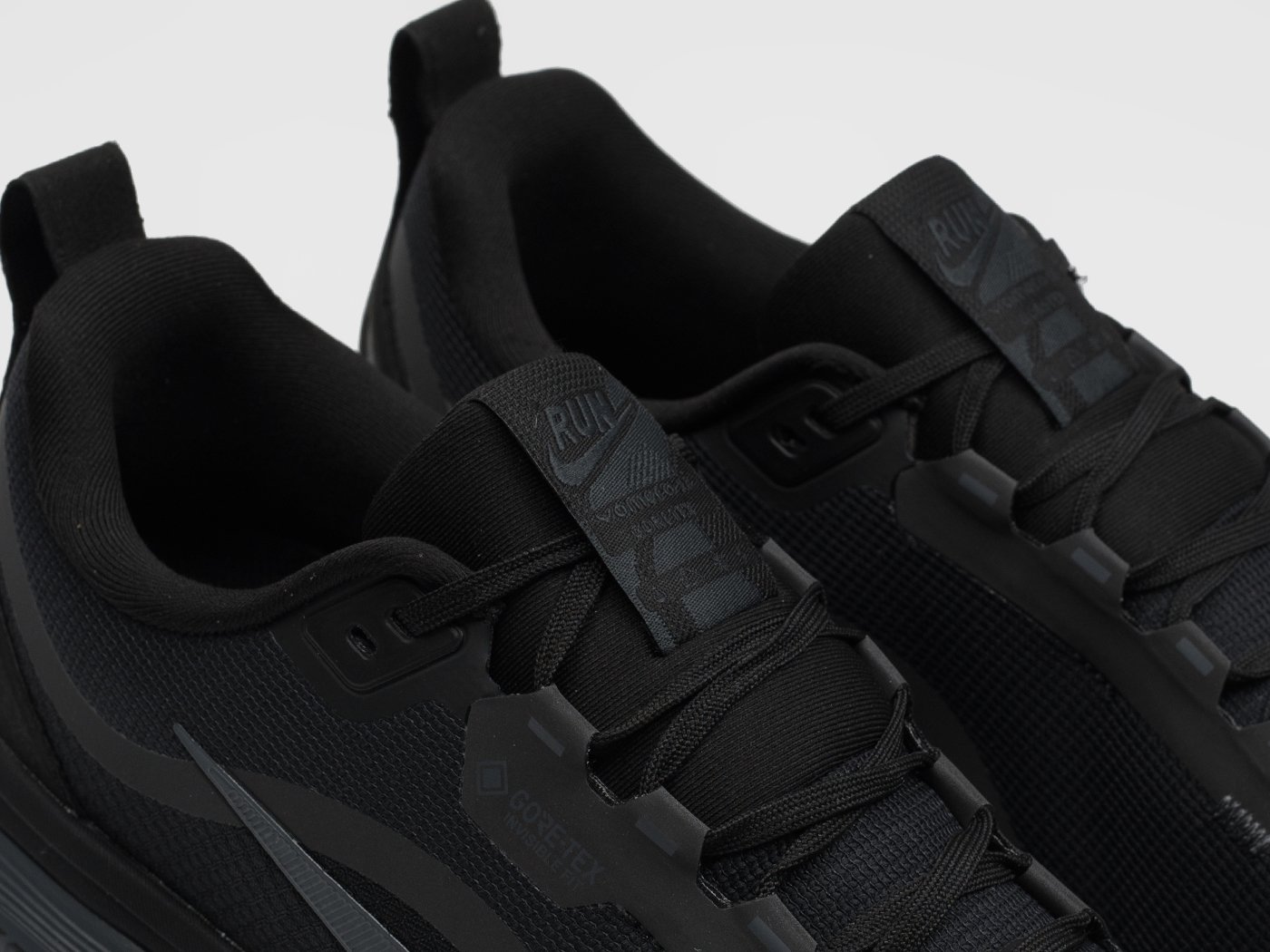 Кроссовки Nike Vomero 18