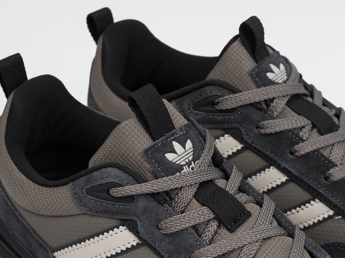 Кроссовки Adidas