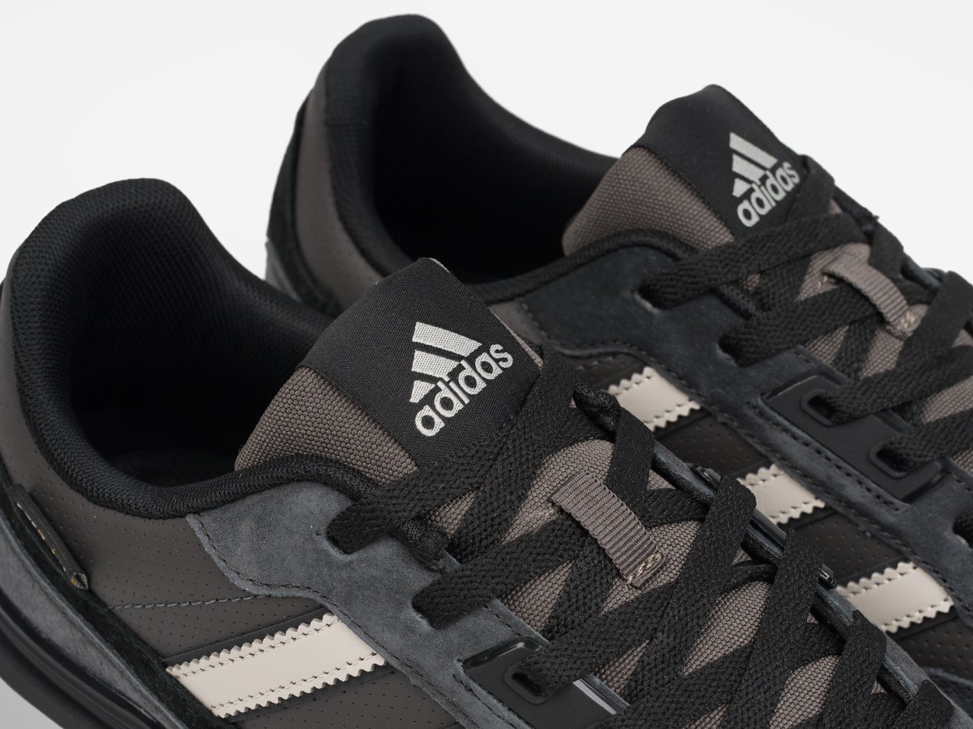 Кроссовки Adidas