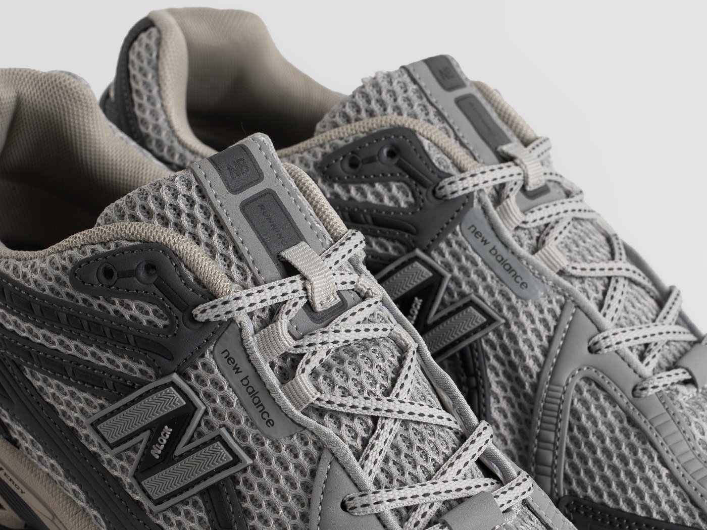 Кроссовки New Balance 1906R