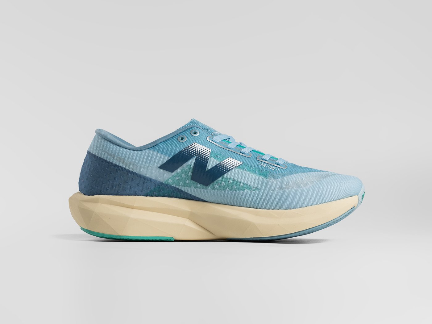 Кроссовки New Balance FuelCell Rebel V4