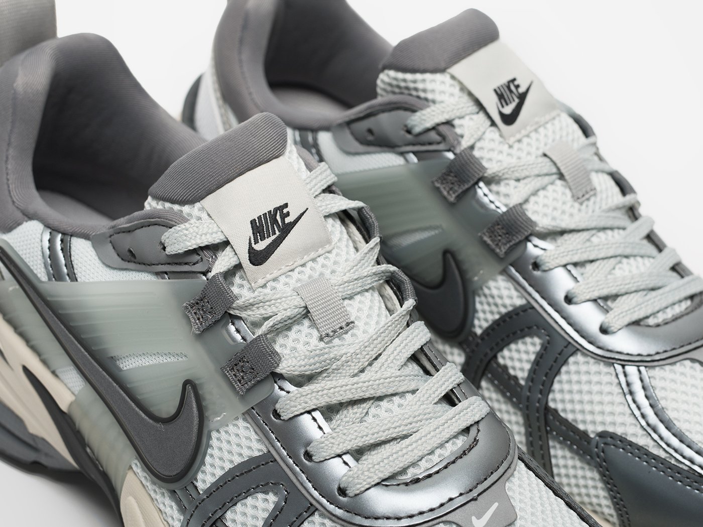 Кроссовки Nike V2K Run