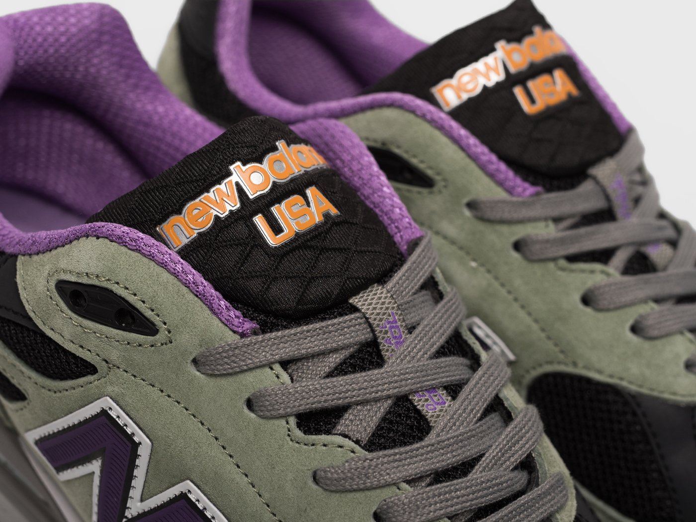 Кроссовки New Balance 990 v3