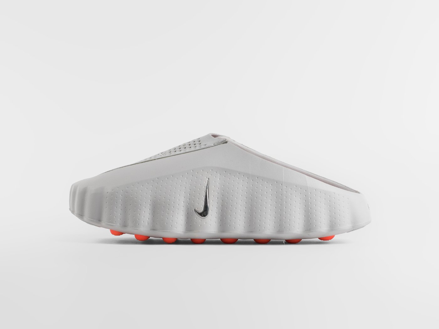 Сланцы Nike Mind 001