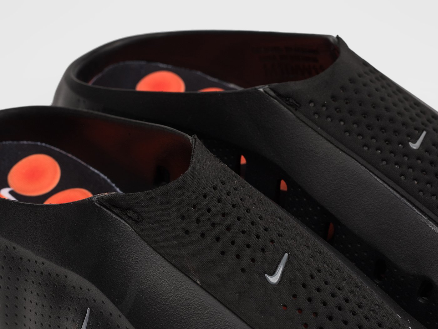 Сланцы Nike Mind 001