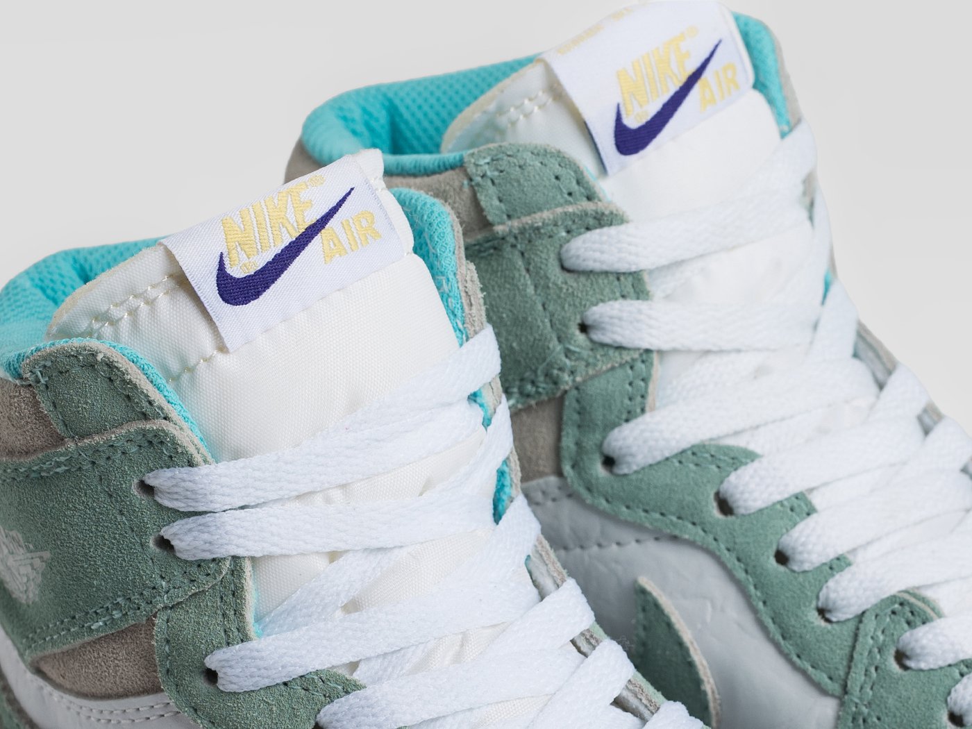 Кроссовки Nike Air Jordan 1 Mid