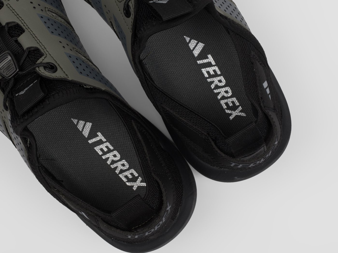 Кроссовки Adidas Daroga 25