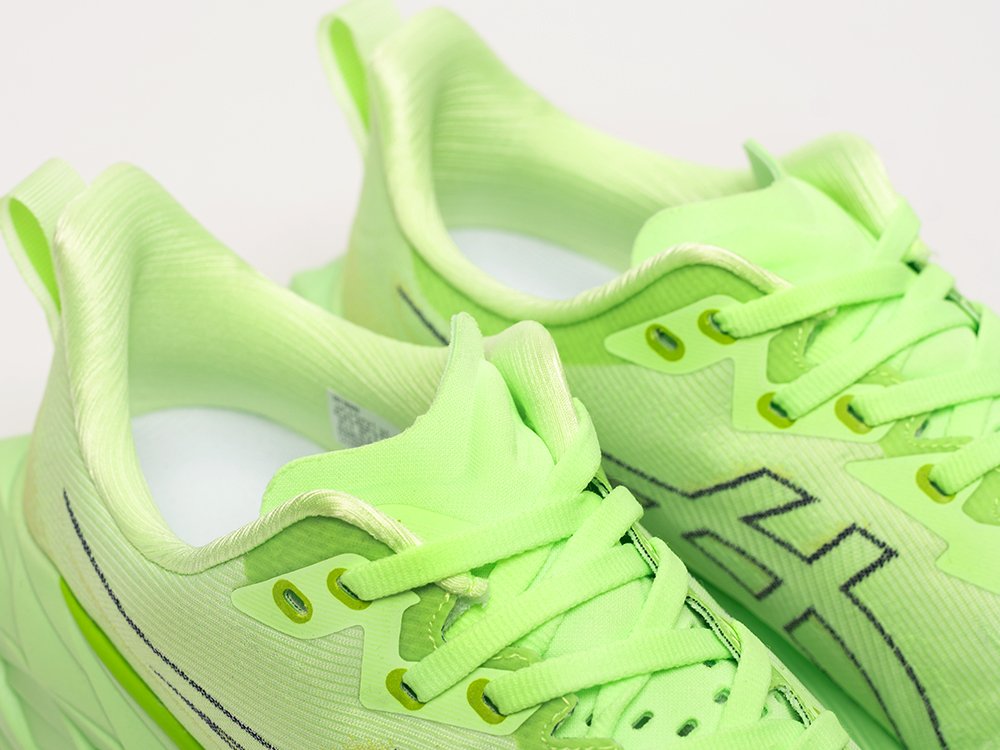 Кроссовки Asics Novablast 4