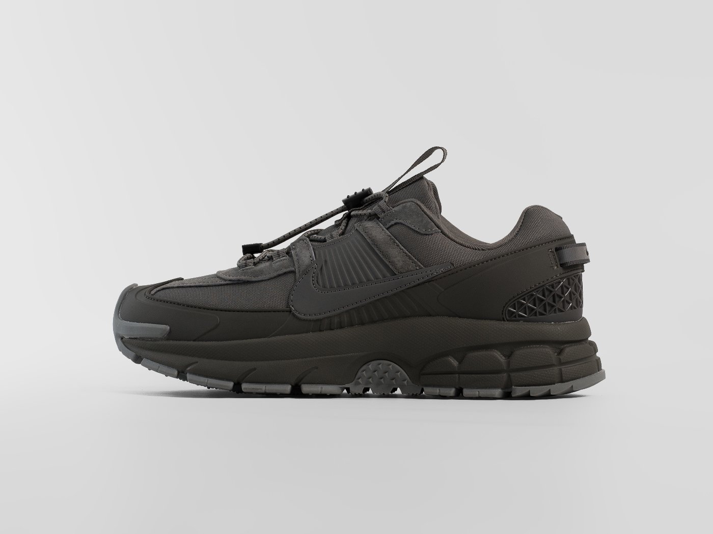 Кроссовки Nike Zoom Vomero 5 Roam