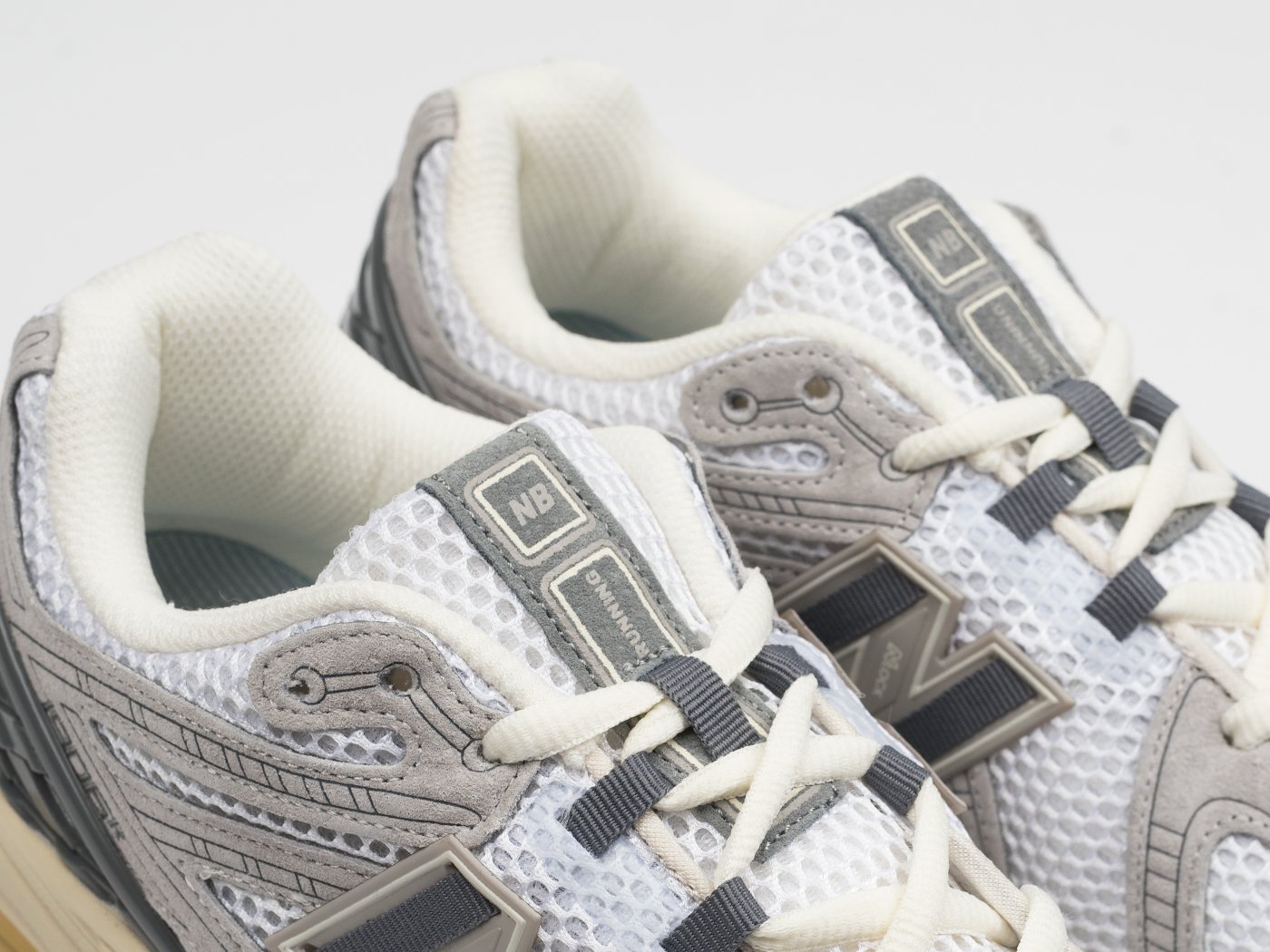 Кроссовки New Balance 1906R