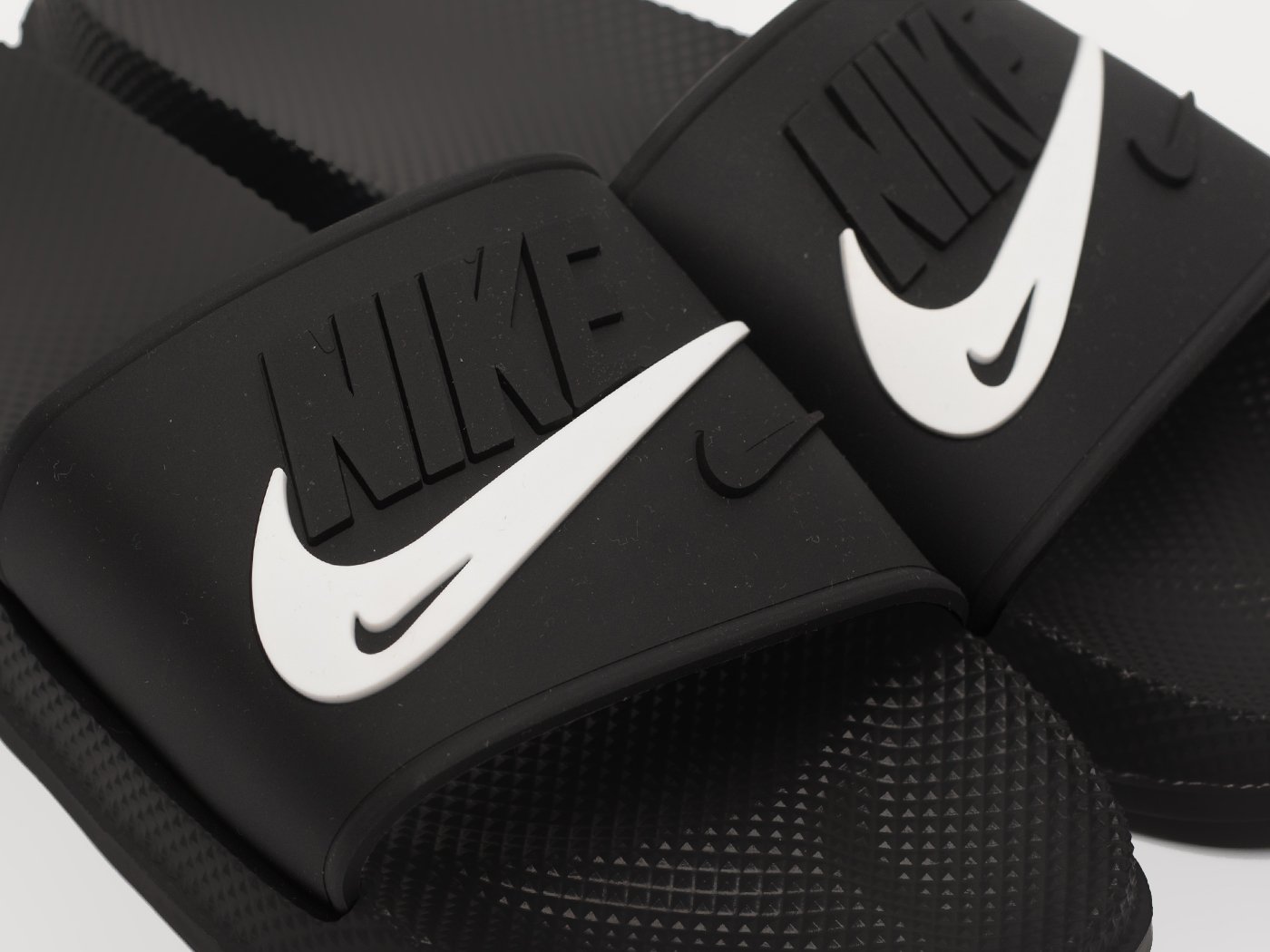 Сланцы Nike