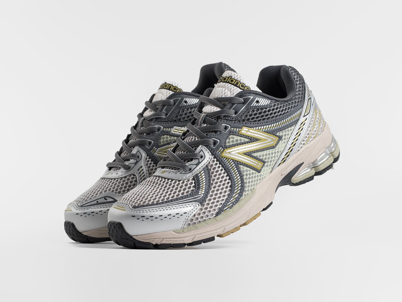 Кроссовки New Balance 860v2