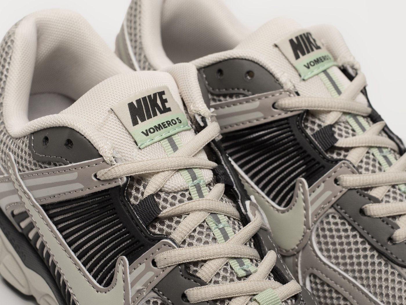 Кроссовки Nike Air Zoom Vomero 5
