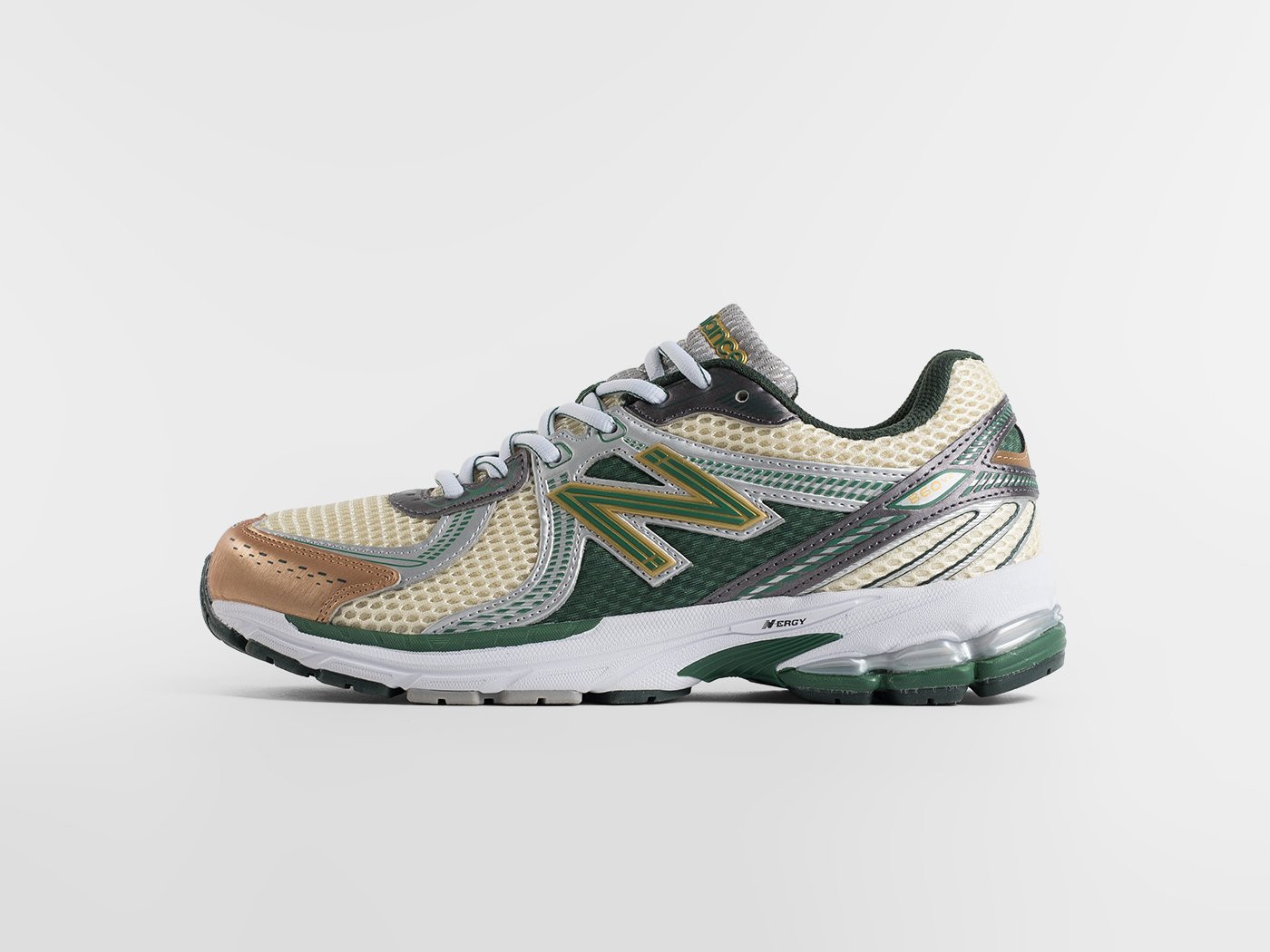 Кроссовки New Balance 860v2