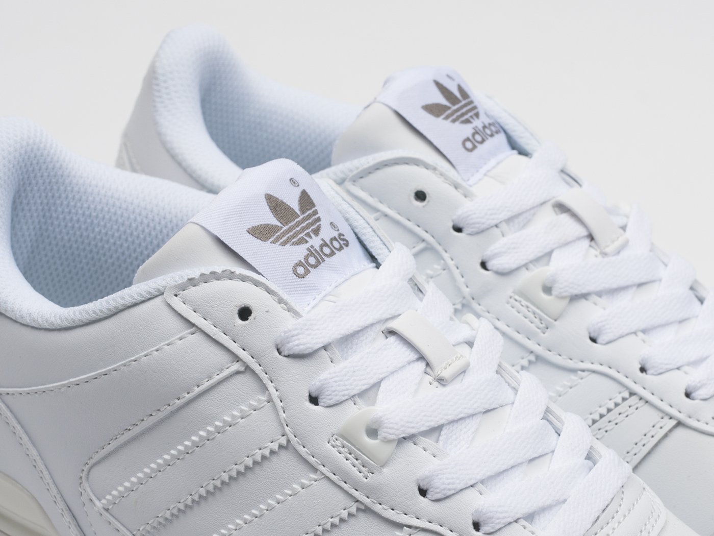 Кроссовки Adidas ZX 700
