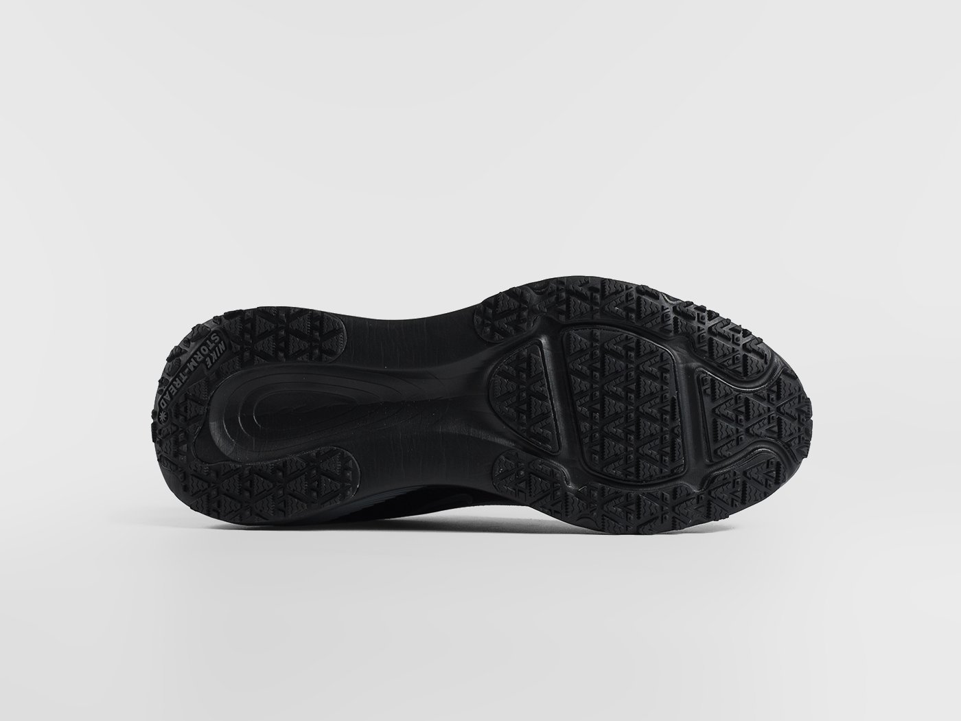Кроссовки Nike Vomero 18