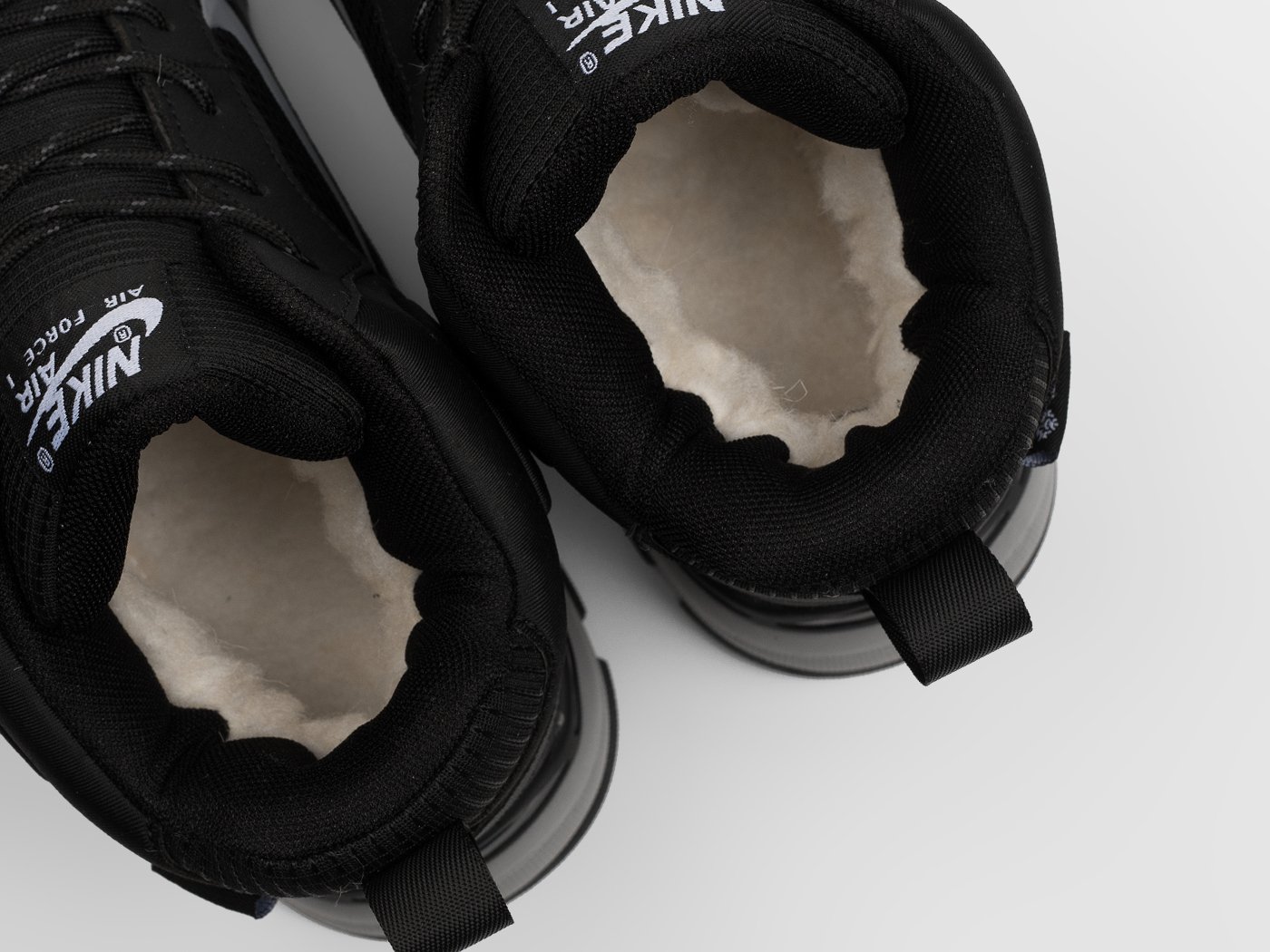 Зимние кроссовки Nike Rivah Mid