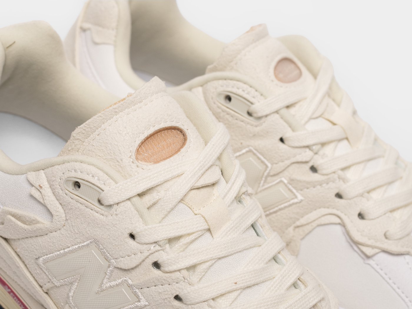 Кроссовки New Balance 2002R