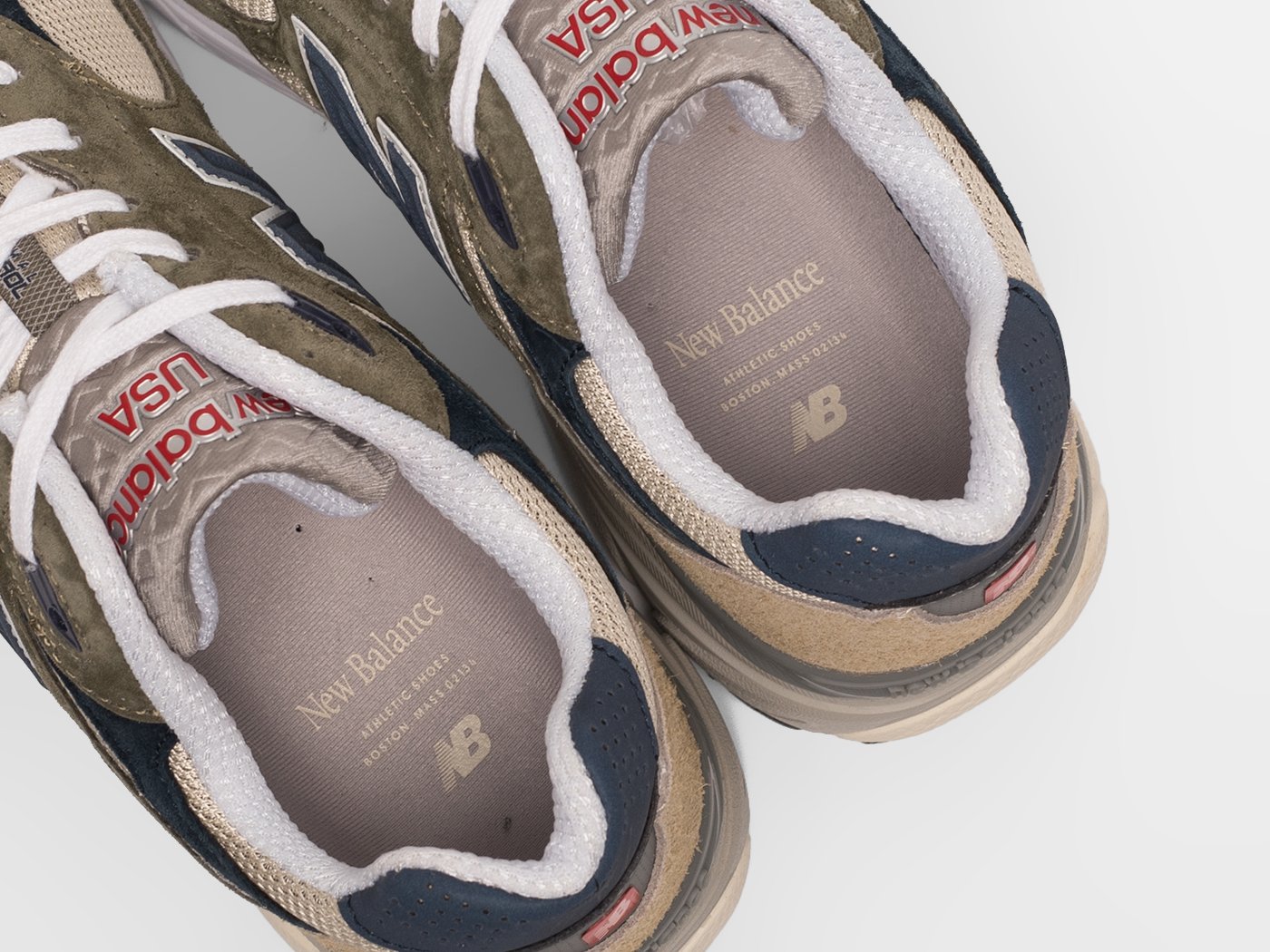 Кроссовки New Balance 990 v3