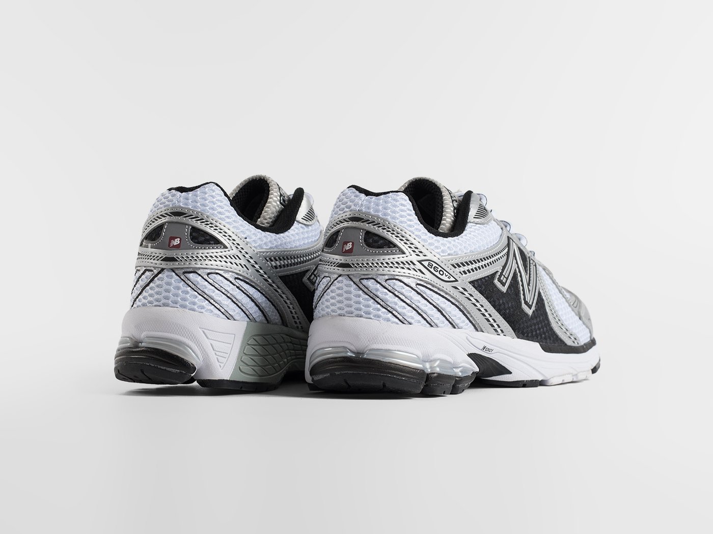Кроссовки New Balance 860v2