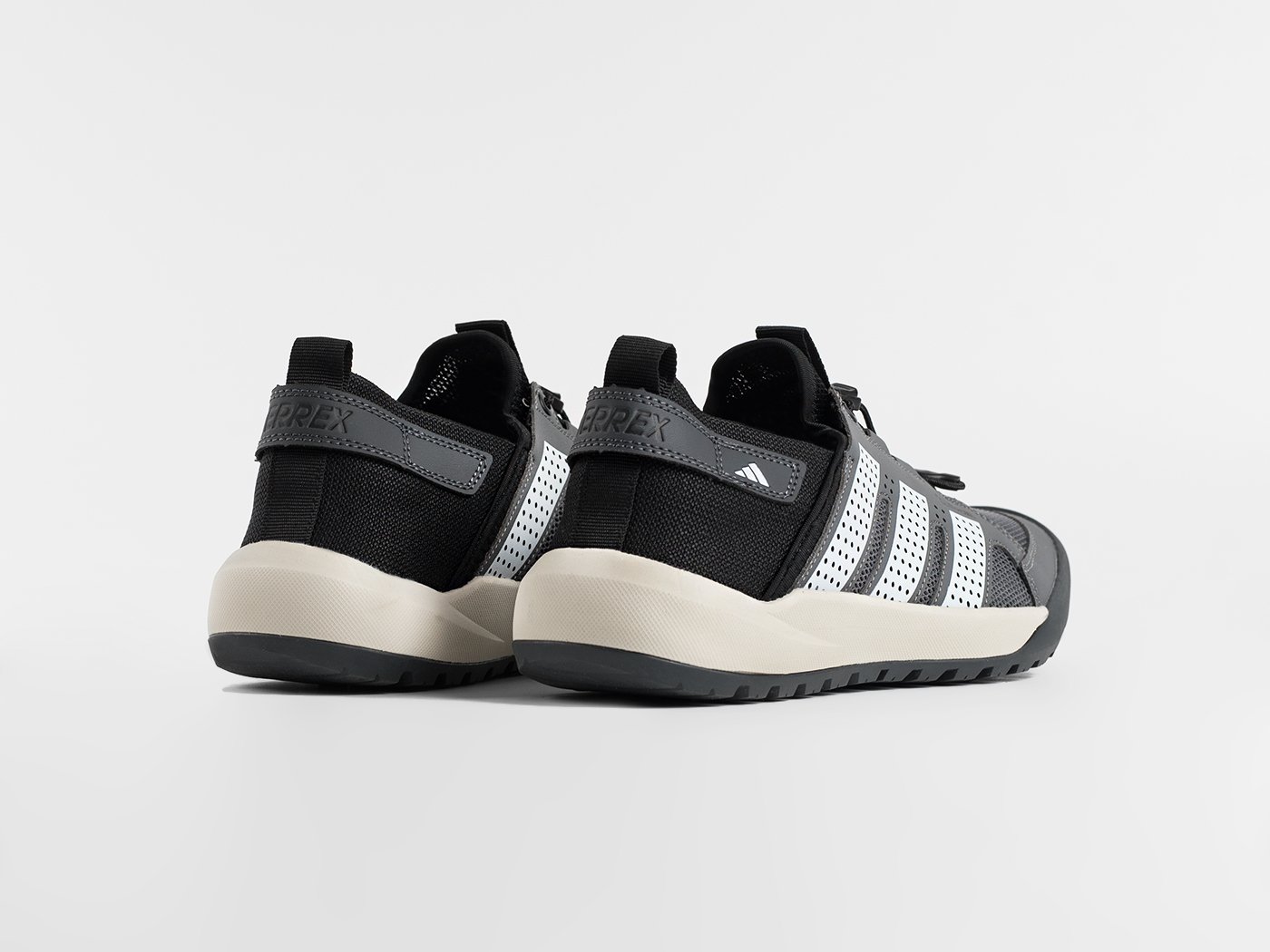 Кроссовки Adidas Daroga 25