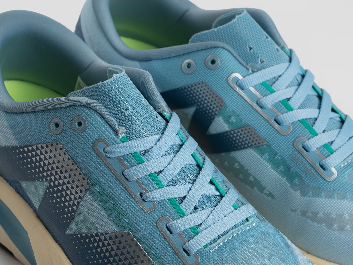 Кроссовки New Balance FuelCell Rebel V4