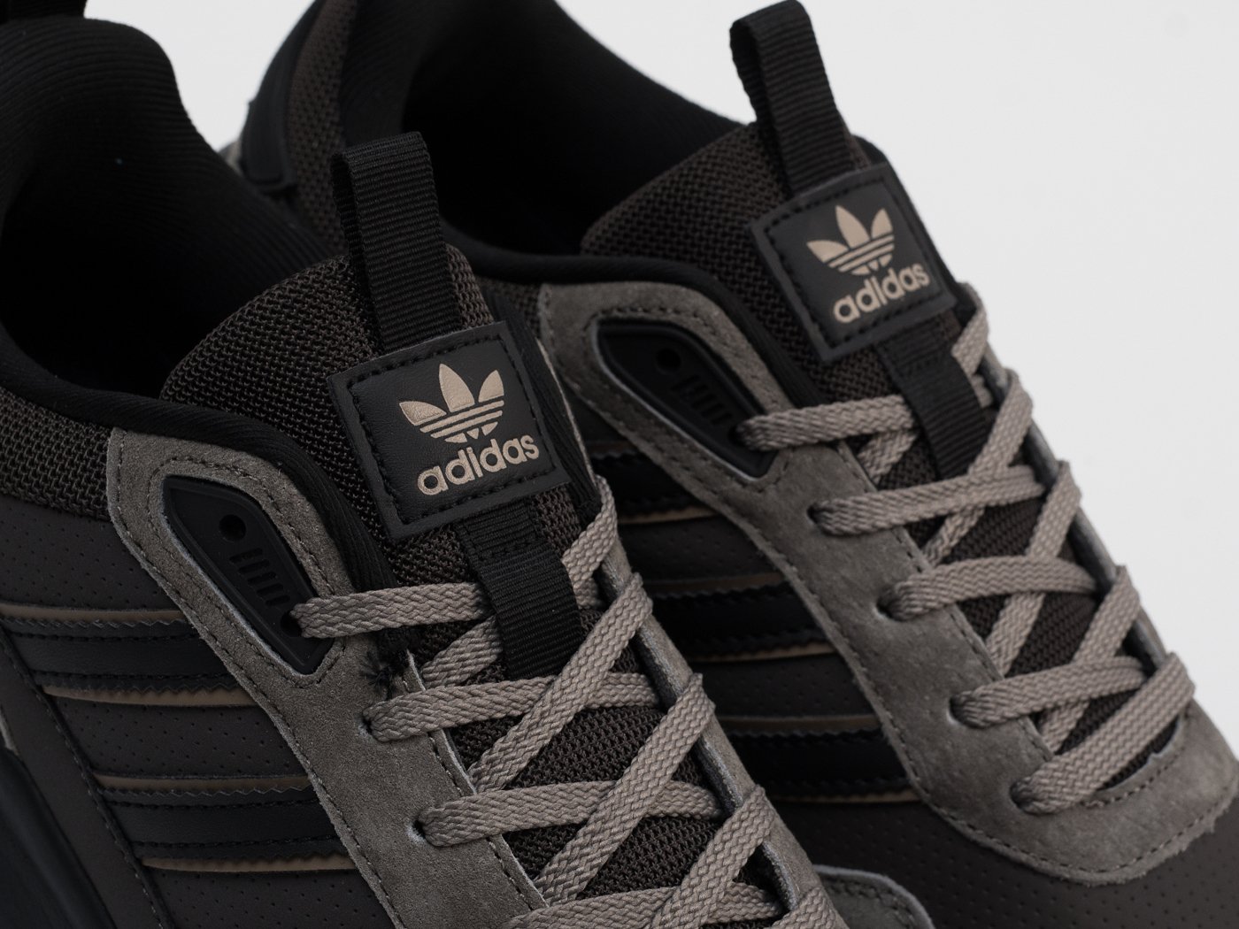 Кроссовки Adidas