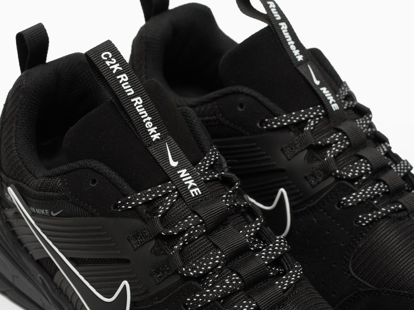 Кроссовки Nike V2K Run