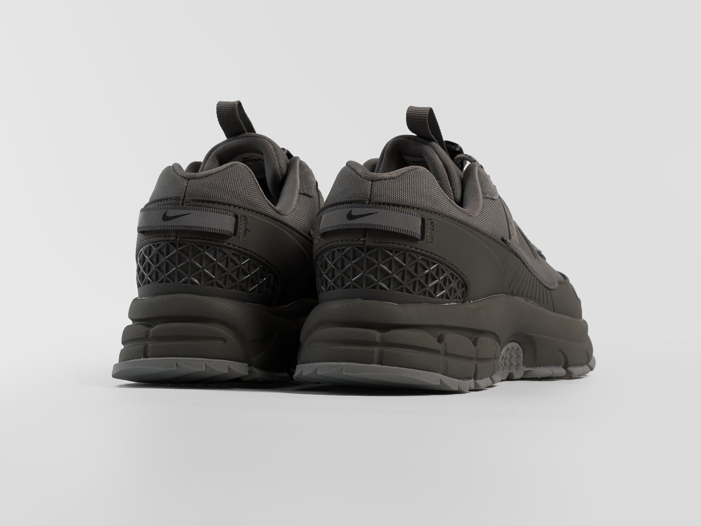 Кроссовки Nike Zoom Vomero 5 Roam
