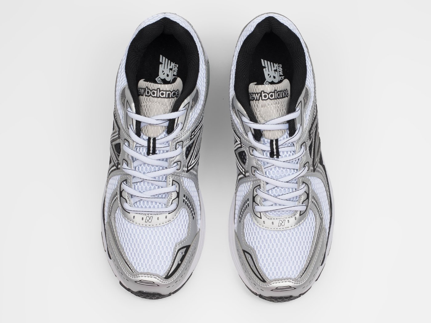 Кроссовки New Balance 860v2