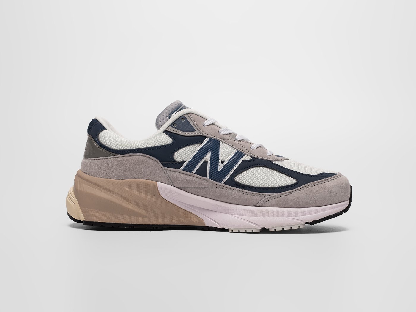 Кроссовки New Balance 990 v6
