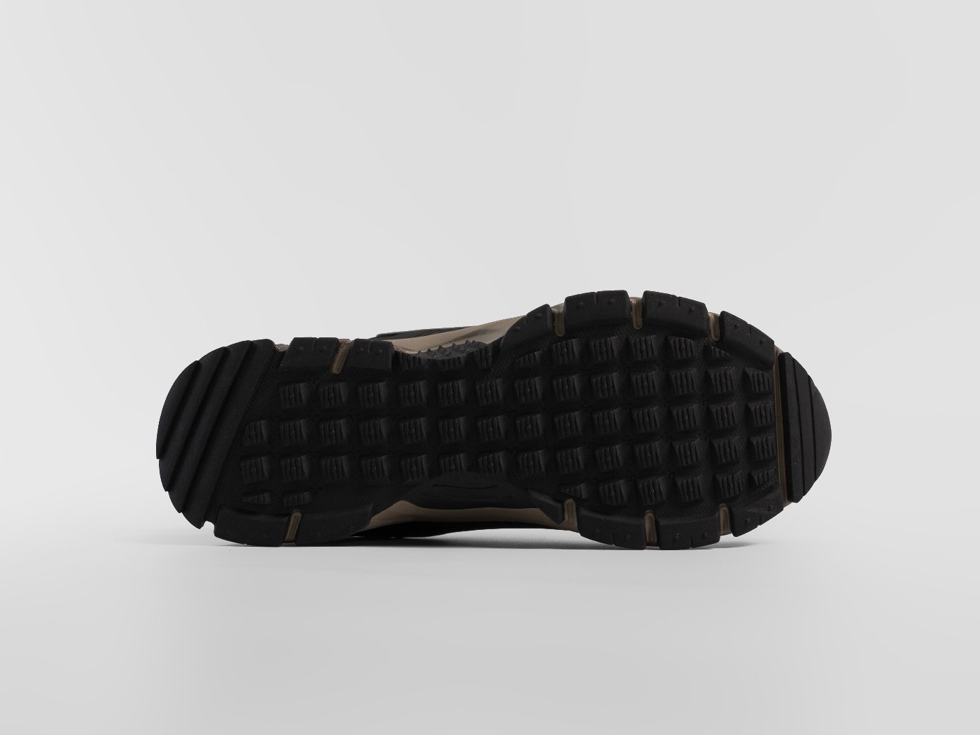 Кроссовки Nike Zoom Vomero 5 Roam