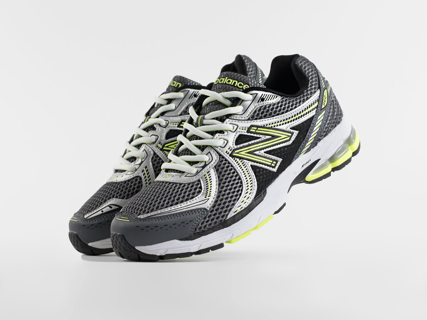 Кроссовки New Balance 860v2