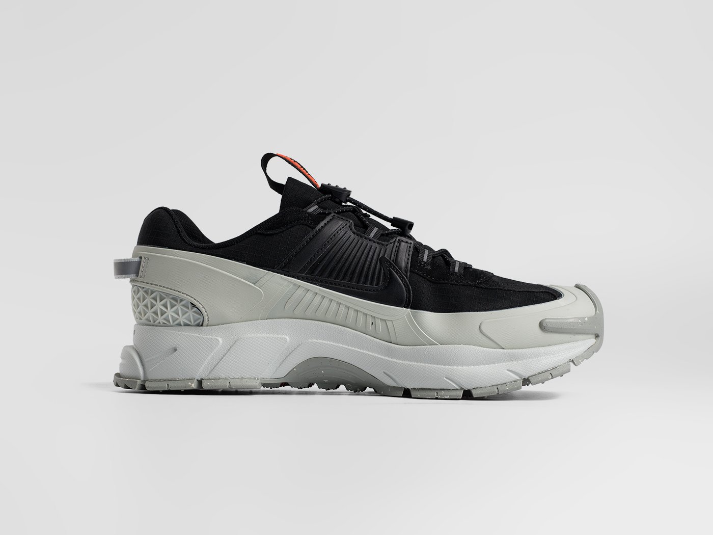 Кроссовки Nike Zoom Vomero 5 Roam