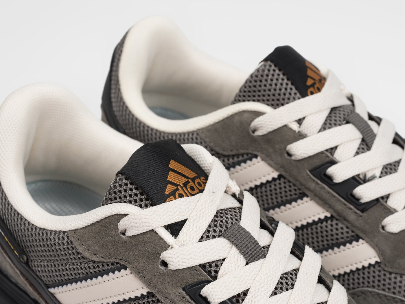 Кроссовки Adidas