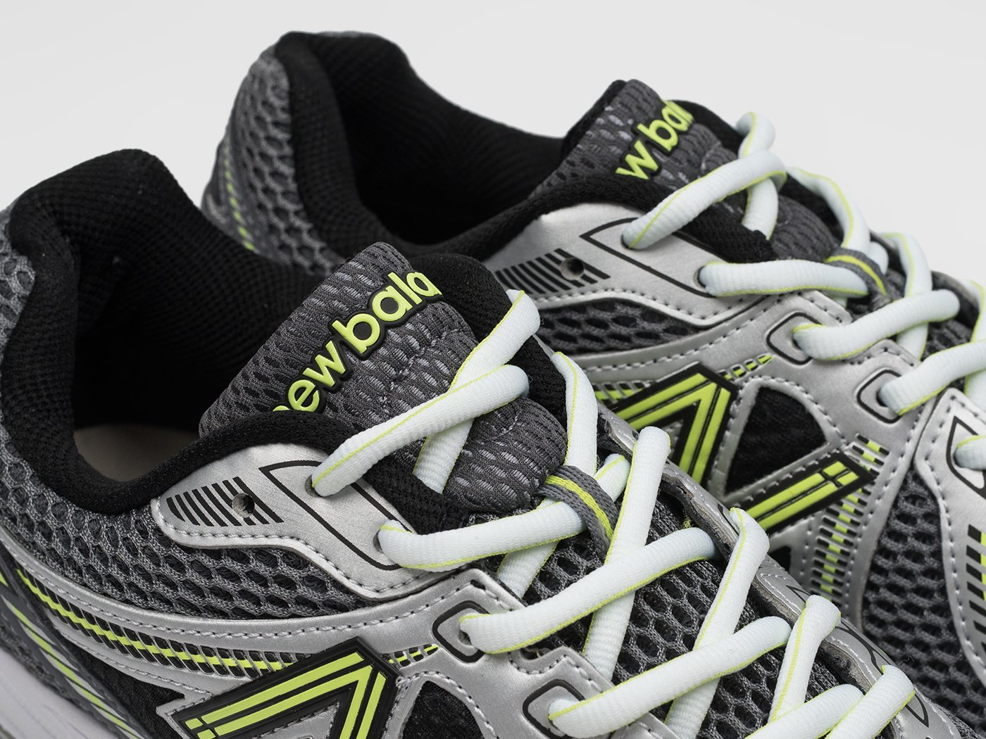 Кроссовки New Balance 860v2