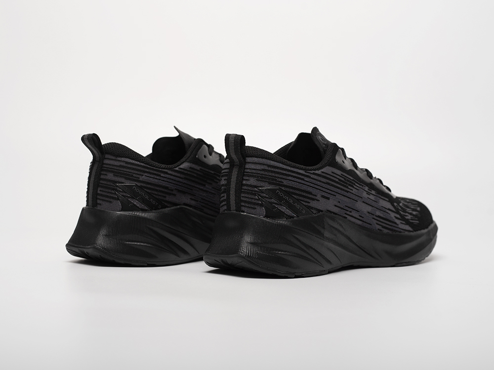 Кроссовки Asics Novablast 3