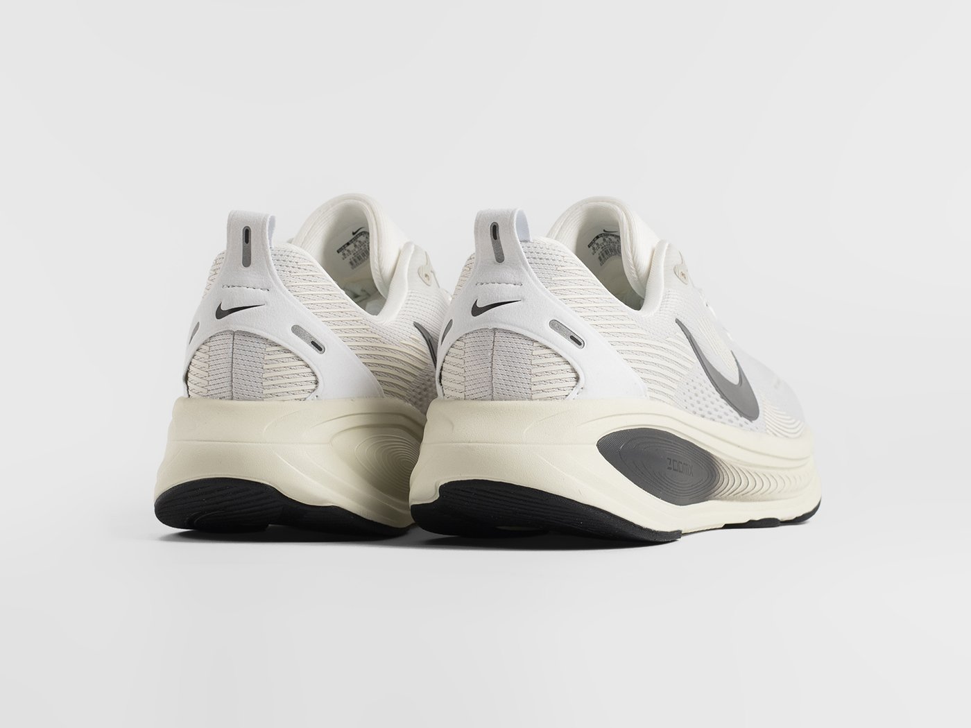 Кроссовки Nike Vomero 18