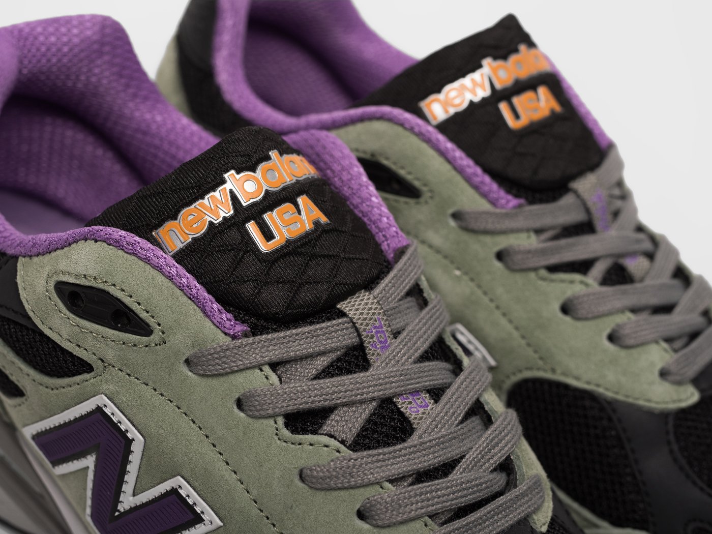 Кроссовки New Balance 990 v3
