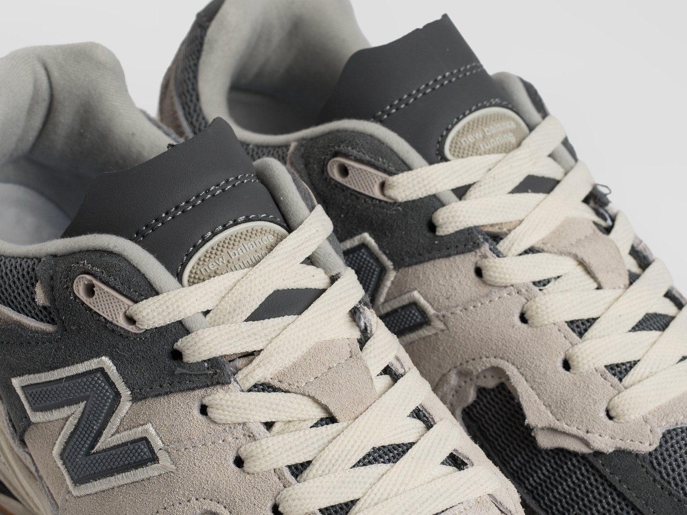 Кроссовки New Balance 2002R
