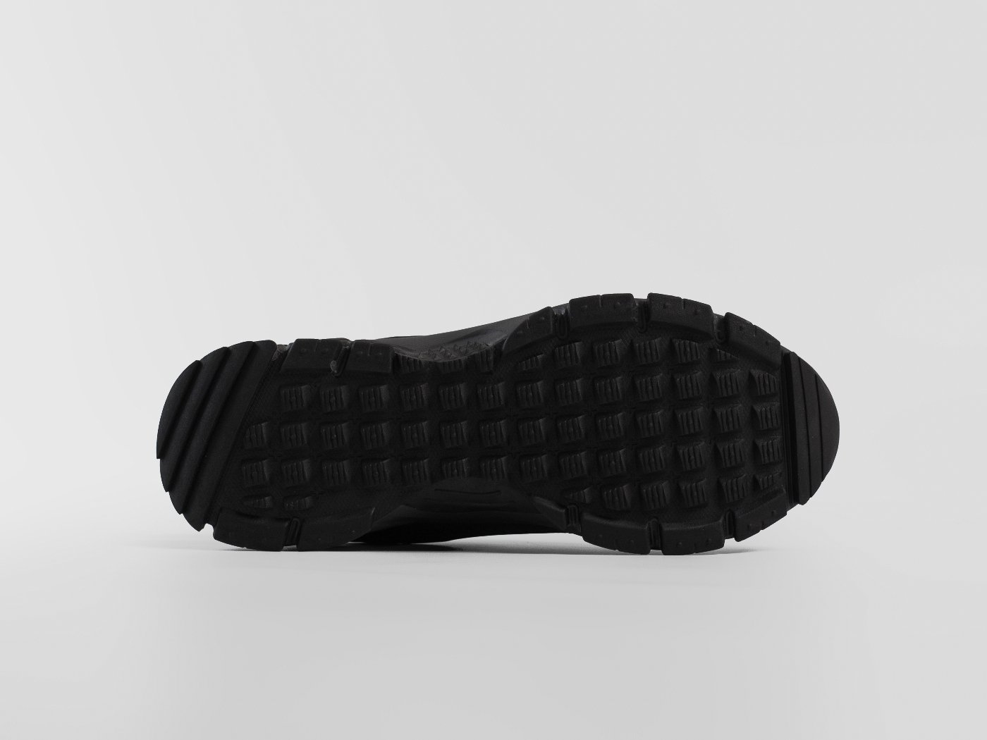 Кроссовки Nike Zoom Vomero 5 Roam