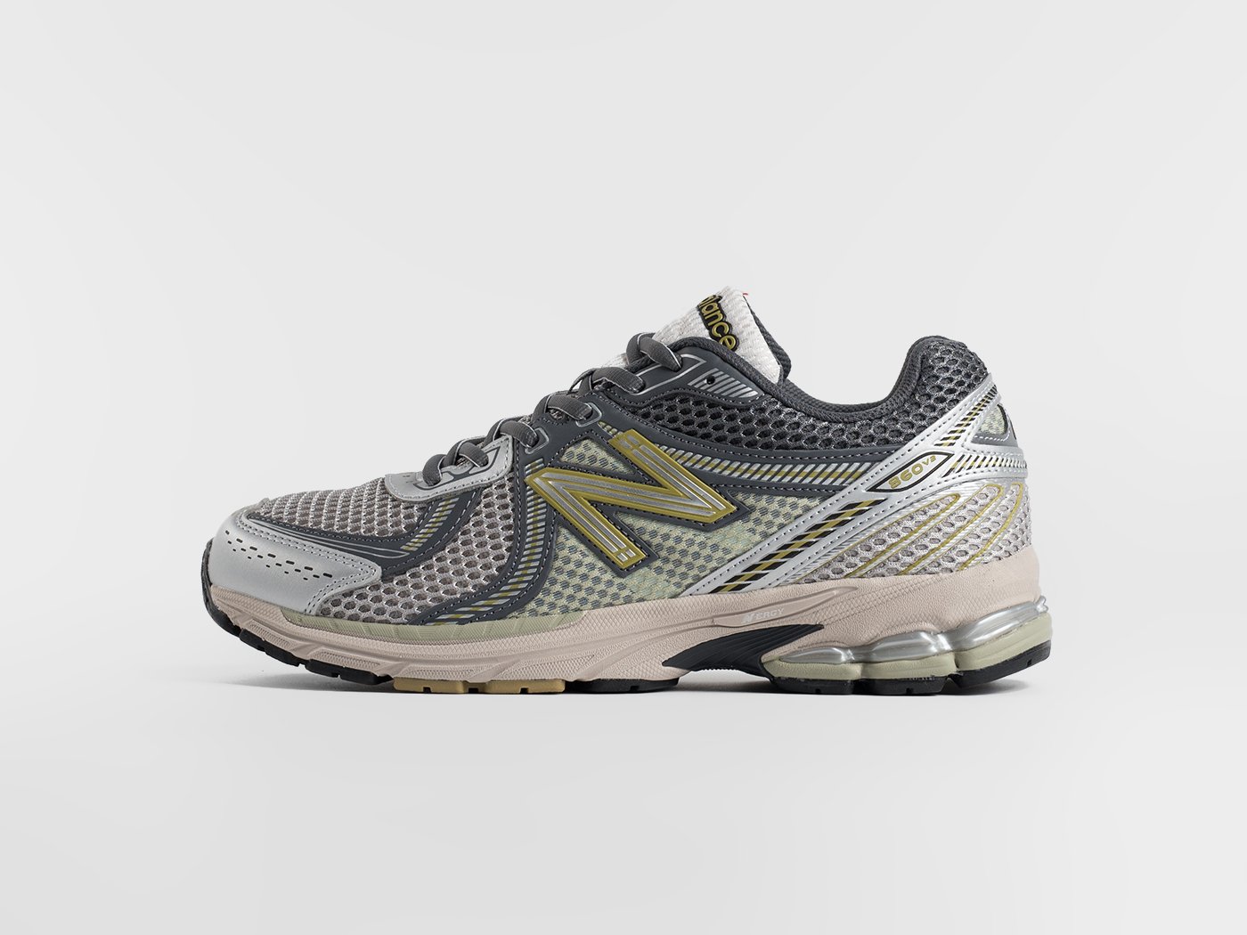 Кроссовки New Balance 860v2