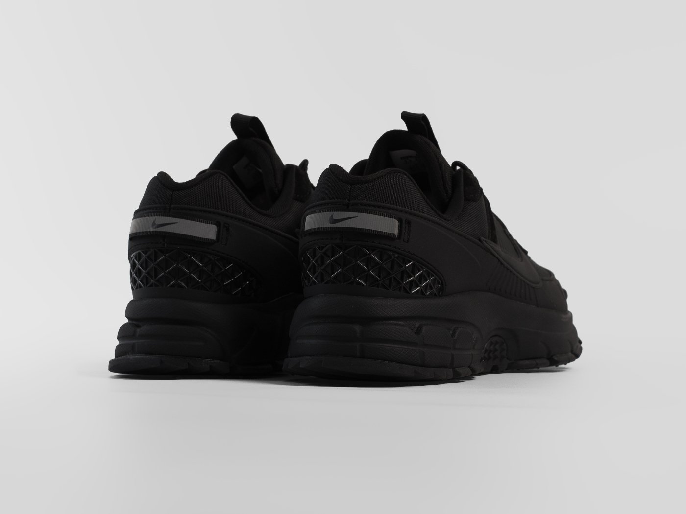 Кроссовки Nike Zoom Vomero 5 Roam